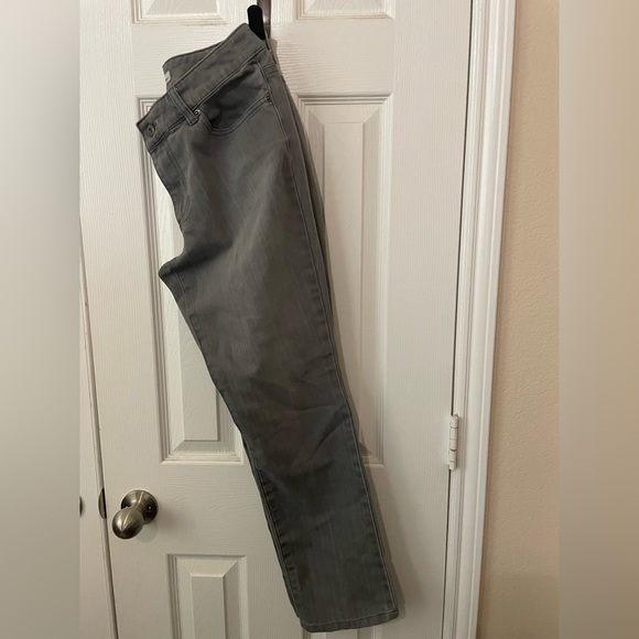 CHICO’S platinum gray jeans size .5 Short - Picture 2 of 5